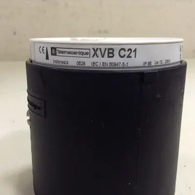 NEW TELEMECANIQUE XVB C21