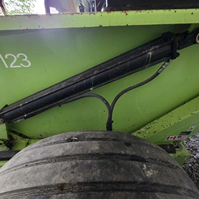 2010 SCHULTE 2500 GIANT Rock Picker | Iron Listing (9)