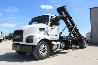 New | in-Stock 2027 MACK MD7 Rolloff Trucks Texas US | Roll Off Truck World #1491924