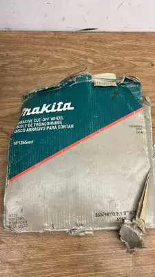 Lot of 8 Floor Buffer Pads with Makita Abrasive Cut-Off Wheel Box