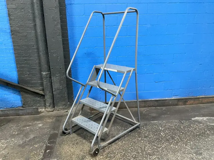 Used _UNKNOWN_ _UNKNOWN_ Ladders Ohio US | HGR 24 #1373214