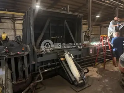 USED IPS 1388-150 TWO RAM HORIZONTAL BALER