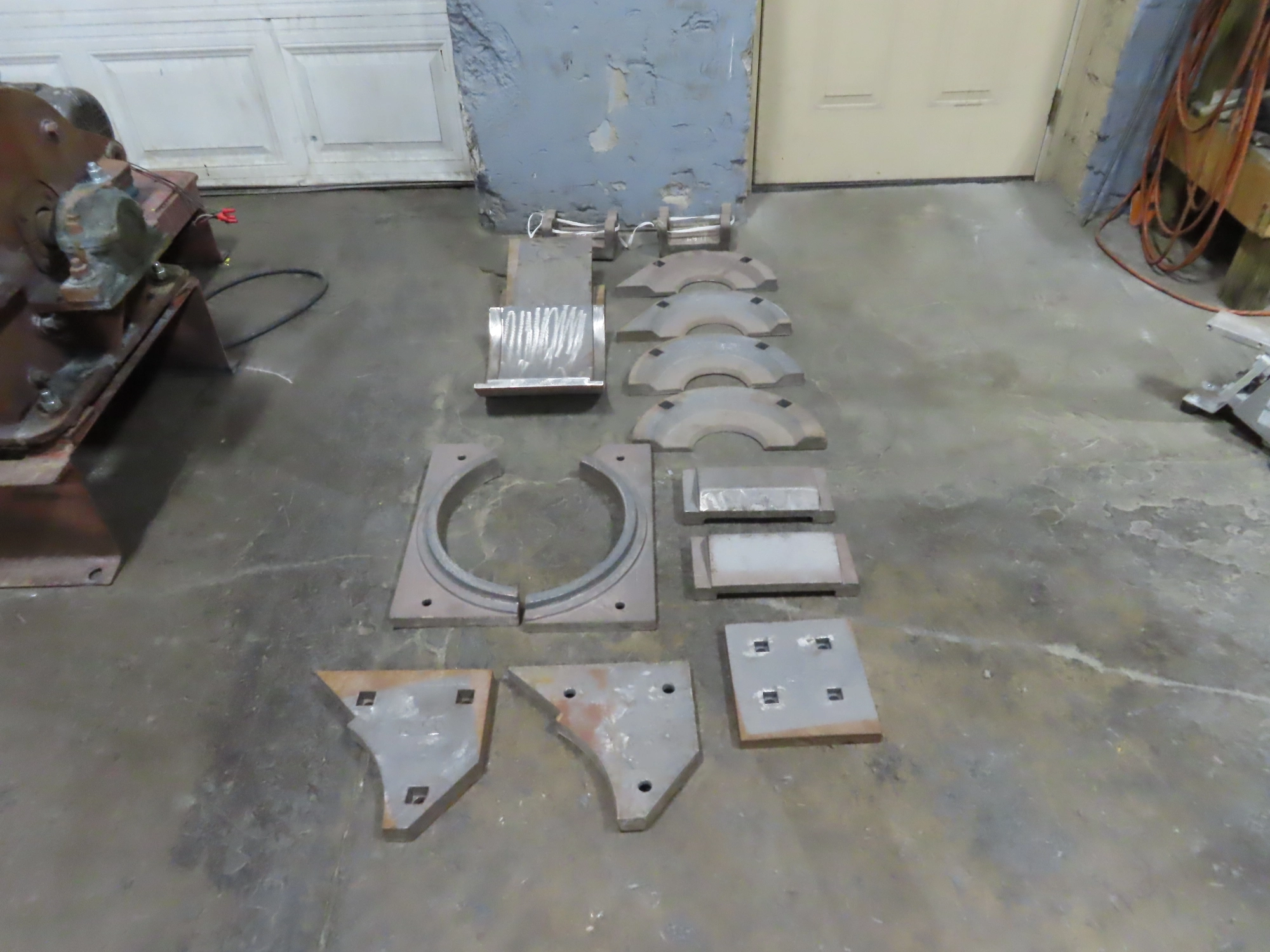 15 x 9 American Pulverizer Hammer Mill Spare Liner Set