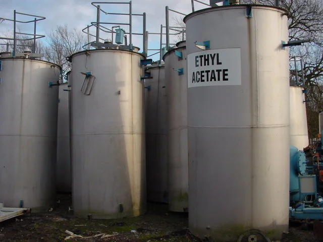 12,500L S/S Vertical Enclosed Tank
