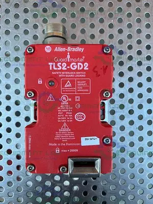USED ALLEN BRADLEY GUARDMASTER TLS2-GD2 SAFETY INTERLOCK SWITCH