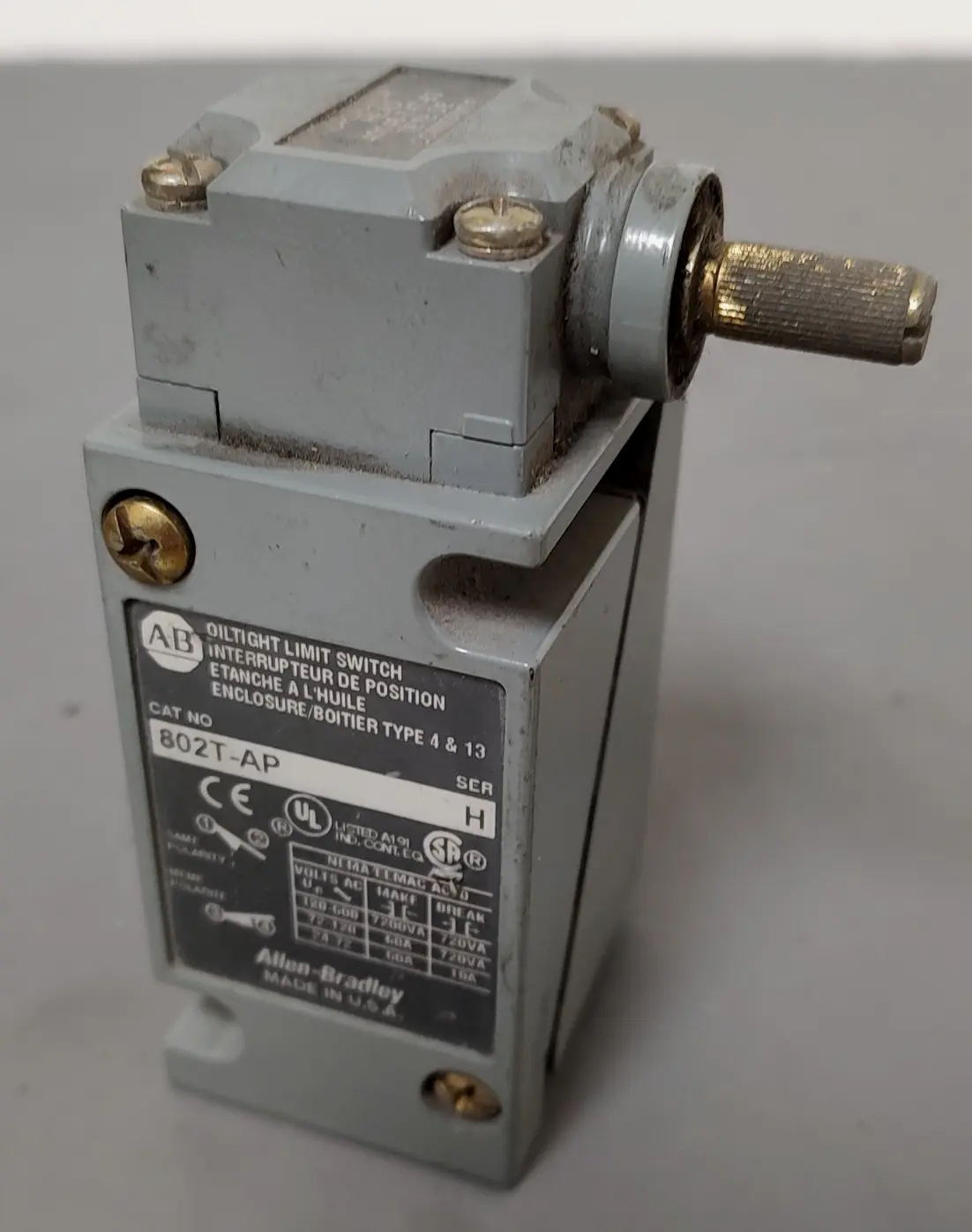 USED Allen Bradley 802T-AP