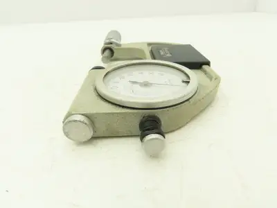 Mitutoyo 510-122 Indicating Micrometer 25-50mm Graduations .001mm Range +/- .060