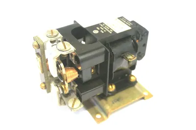 NEW ALLEN BRADLEY 700-D110A1 RELAY 700D110A1