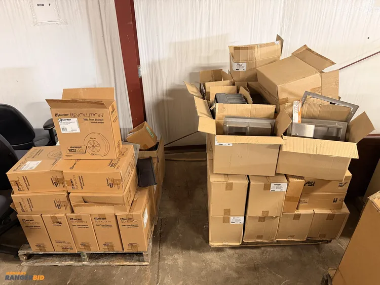 Used HUGE LOT OF TOILET PAPER ROLL HOLDERS, AND PAPER TOWEL DISPENSERS. _UNKNOWN_ Janitorial Equipment Michigan US | Miedema Asset Management Group #1403027