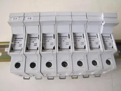 Lot of 7 Siemens Fuse Holders 3NW7 011 690V 32A 3NW7011 with DIN Rail