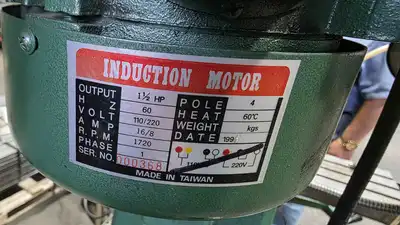 Used GRIZZLY A1SA Vertical Mills Ontario CA | Avo's Machinery Equipment Inc. #1368341