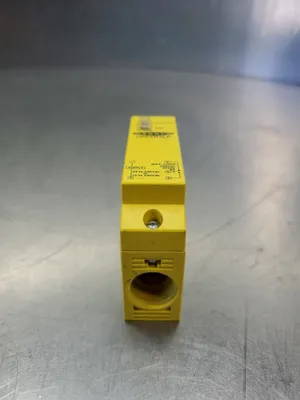 BANNER Q85VR3LP Safety Sensor Module. 5D-15