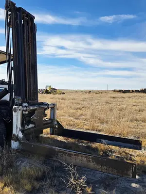 International Truck w/ Hay Squeeze