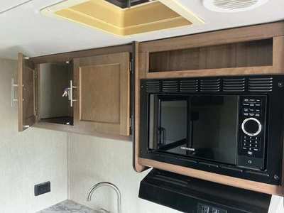 Used 2019 GULFSTREAM KINGSPORT 275FBG Campers, Caravans, Motorhomes Michigan US | Miedema Asset Management Group #1414688