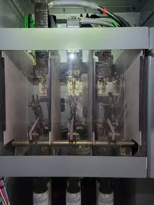 5kV Motor Control Center (MCC) Unit w/ (4) Breakers & (2) Load-Break Switches