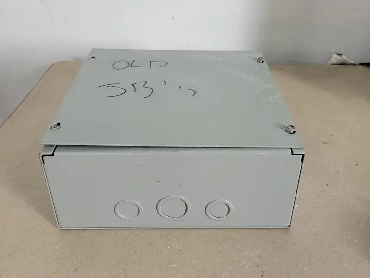 Used THOMAS & BETTS 10104D Misc Electrical & Power Parts British Columbia CA | Lenmark #253614