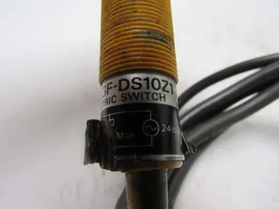 Omron E3F-DS10Z1 Photoelectric Proximity Sensor 24-240VAC 18mm