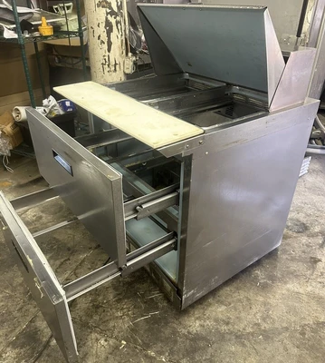 174-0136 Delfield 32” Self Contained Sandwich Prep Table Cooler