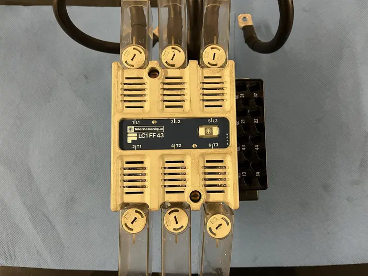 Used TELEMECANIQUE LC1 FF 43 + LA1 F 221 Misc Electrical & Power Parts BE | Apt International N.V #363807