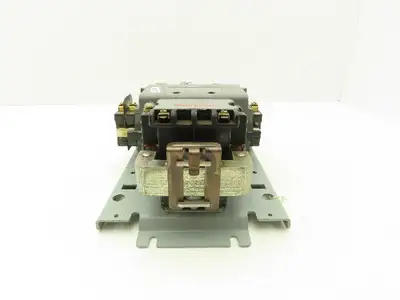 Furnas 40JB32AF NEMA 4 Motor Starter Contactor 135A 600VAC 3PH 100Hp 120V Coil
