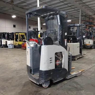 USED 2016 CROWN RR5725-45