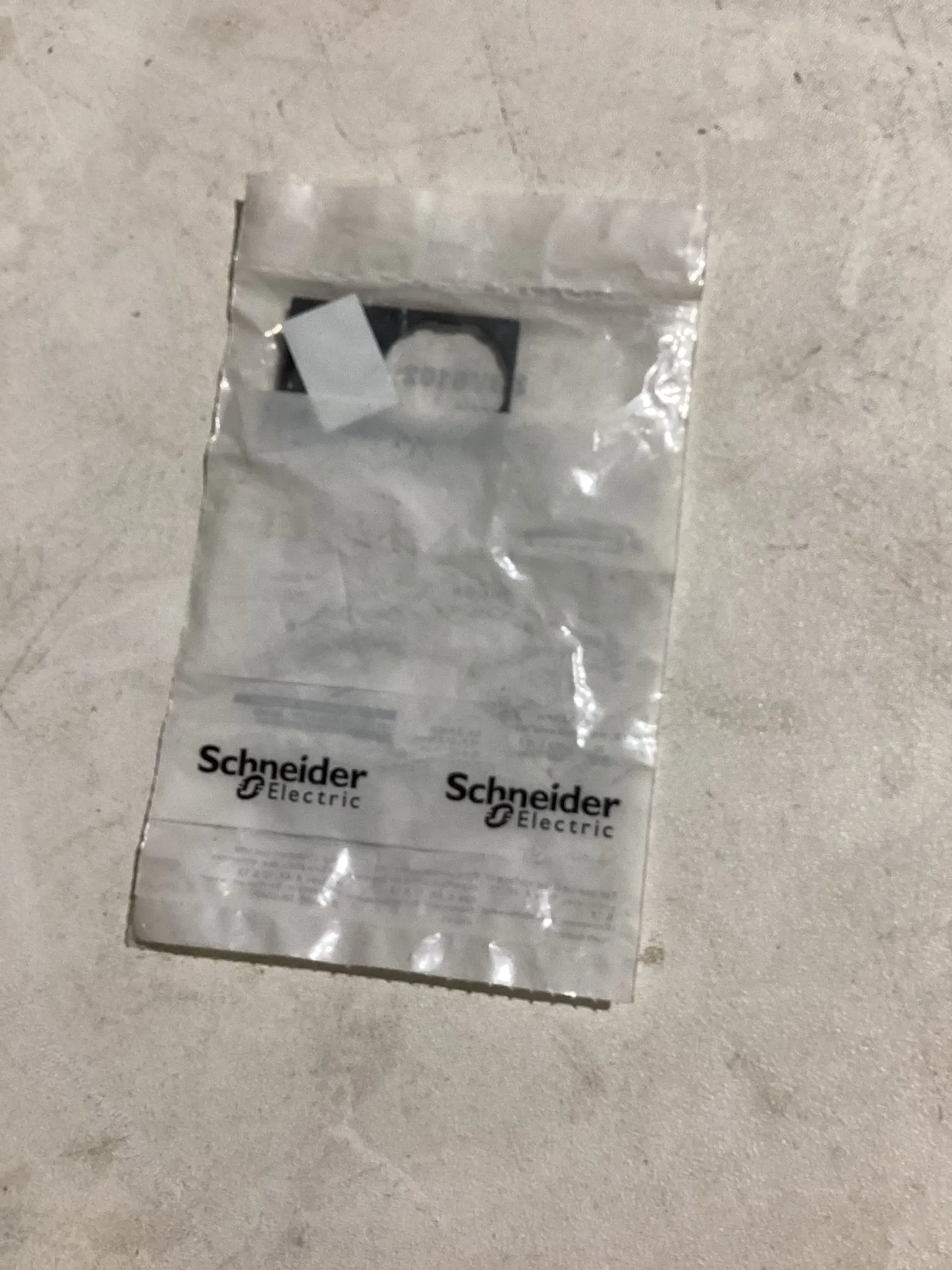 NEW SCHNEIDER ZBY6102