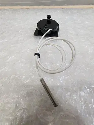 OMEGA TEMPERATURE READER