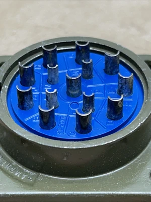 NEW Amphenol 28