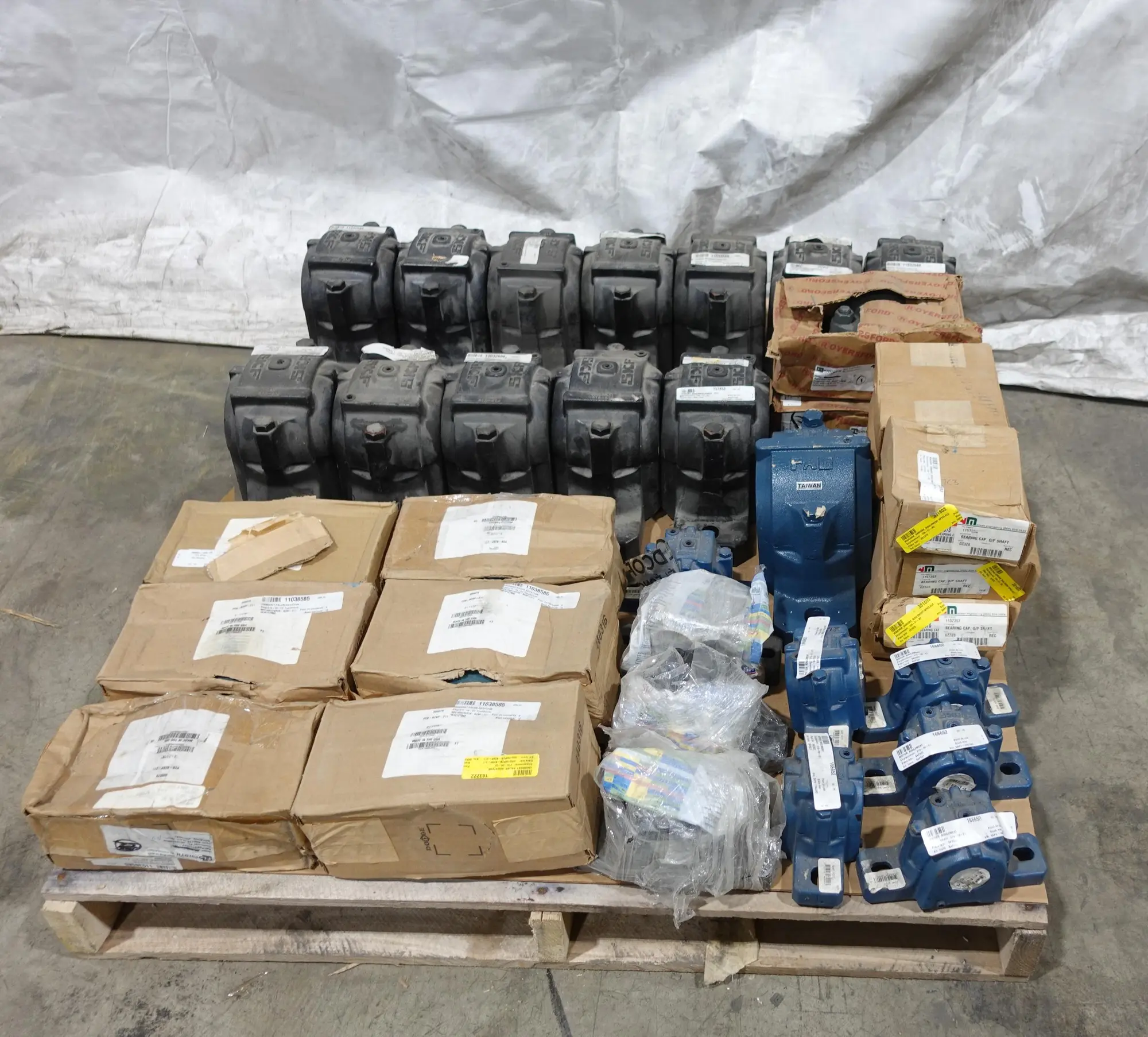 PALLET OF ASSORTED SPLITCASE PILLOW BLOCK BEARING HOUSINGS, SKF, FAG, DODGE, ROYERSFORD