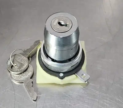 Square d 9001 TS1K1 Key Operated Selector Switch. Loc4E-25