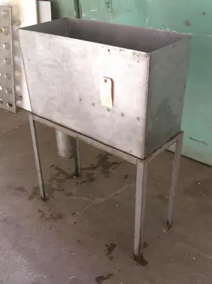 SPC9131  Miscellaneous Equipment bottle dump station Stainless Steel 25 gallon, 41" tall