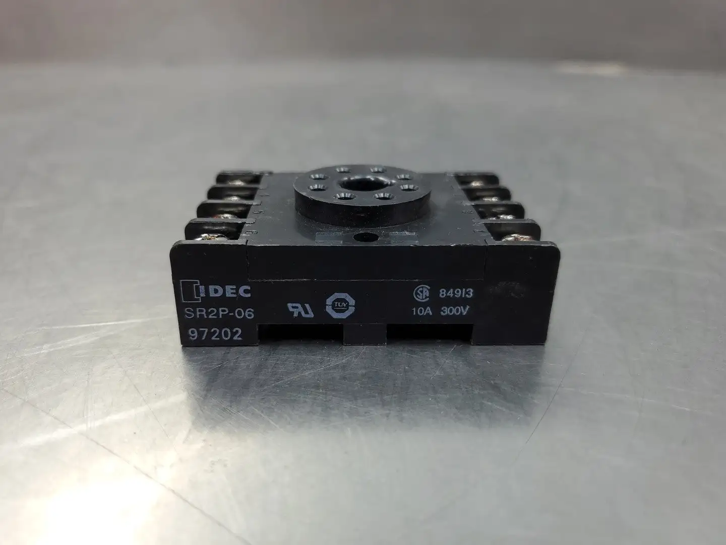 USED IDEC SR2P-06 Relay Base, 10A, 300V