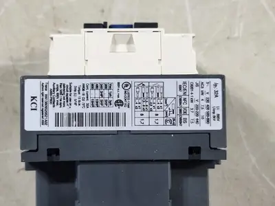 32 Amp, 3 Pole, 2 NO + 2 NC, 115 VAC Coil Contactor C05F7
