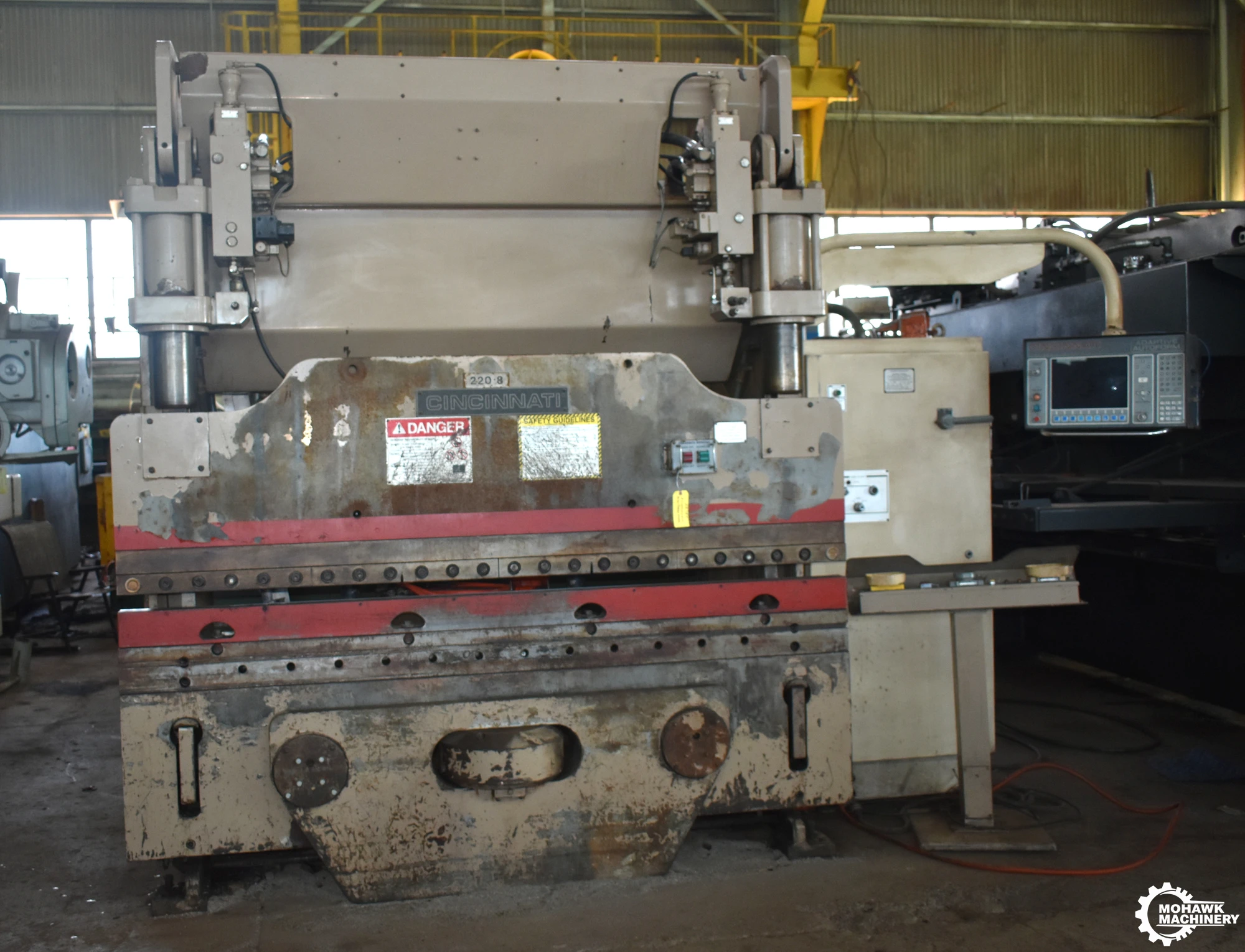 8' CINCINNATI-INC 90-TON "90AFX6 AUTOFORM" CNC HYDRAULIC PRESS BRAKE w/ADAPTIVE AUTOFORM CNC BACK GAUGE - CROWNING