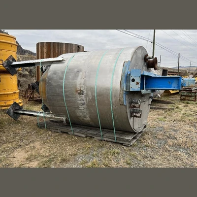 4,600 Liter Stainless Mixing Tank