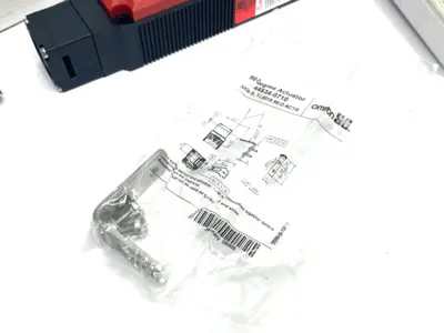 USED OMRON STI SAFETY SOLENOID INTERLOCK 90-DEG ACTUATOR
