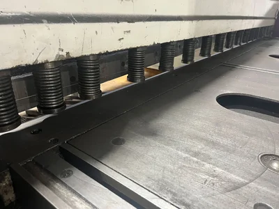 Pre-owned BAYKAL HYDRAULIC SWING BEAM SHEAR 10’ x ½” capacity