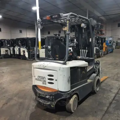 USED 2019 CROWN FC5245-50