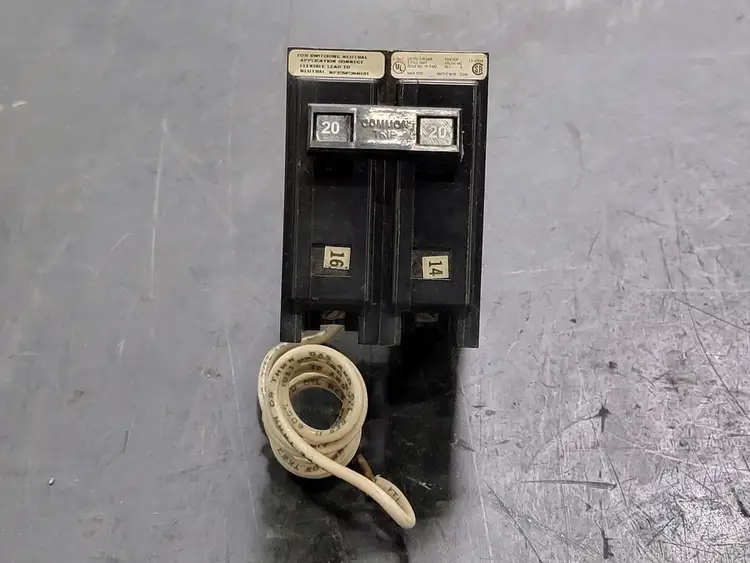 Used CUTLER-HAMMER HQP220 Switchgears British Columbia CA | Lenmark #241457