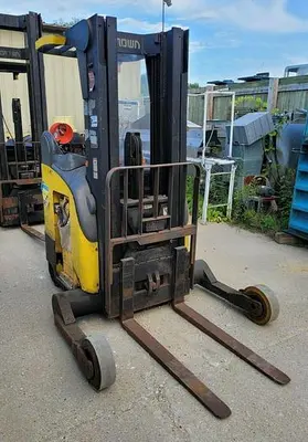 USED 2002 CROWN RR5000