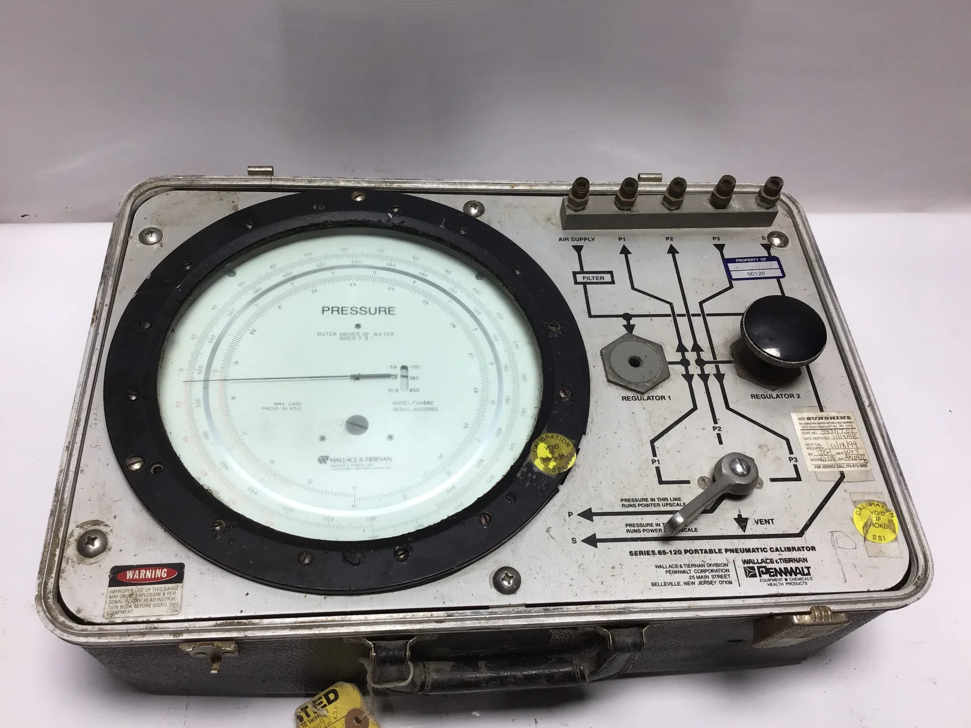 Wallace & Tiernan FU4882 Portable Pneumatic Calibrator 35 PSIG Max Case Press