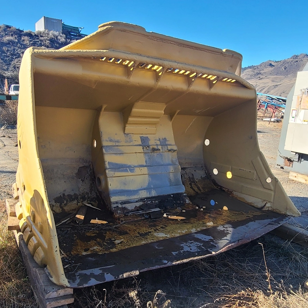 USED CATERPILLAR R2900