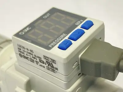 AR20-N01E3-ZA-B | SMC  Pneumatic Regulator w/ Digital Sensor 1/8" NPT - Used