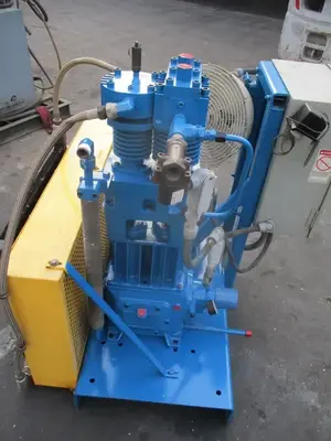 USED Hycomp 2AN10C-B21-ALMV9-20/15D