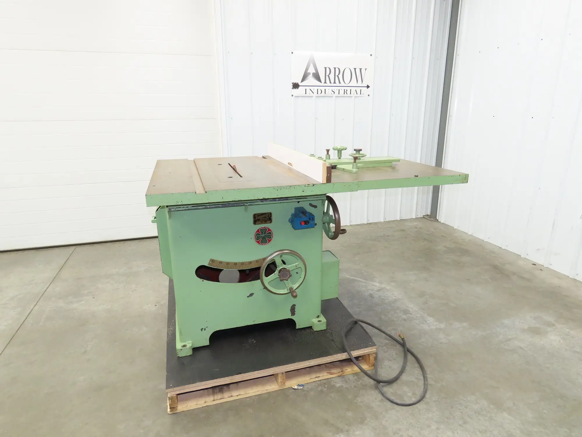 Tannewitz U Woodworking Miter Table Saw 20" Blade 5hp 230/460V Tilting Arbor