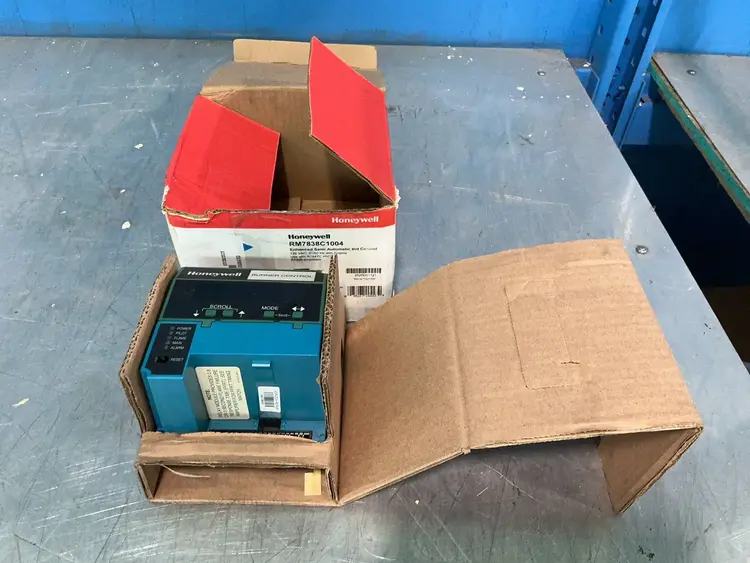 Used HONEYWELL RM7838 C 1004 Industrial Controls Ohio US | HGR 24 #1300066