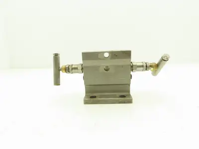 Anderson Greenwood M4TVS 3 Valve Differential Pressure Manifold Flange 1/2" NPT