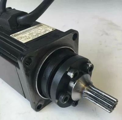 USED Yaskawa Electric SGMAH-02AAA21-Y2