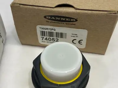 USED BANNER ENGINEERING EZ-LIGHT RIGHT ANGLE 30MM INDICATOR, PANEL MOUNT 3-COLOR, 74052