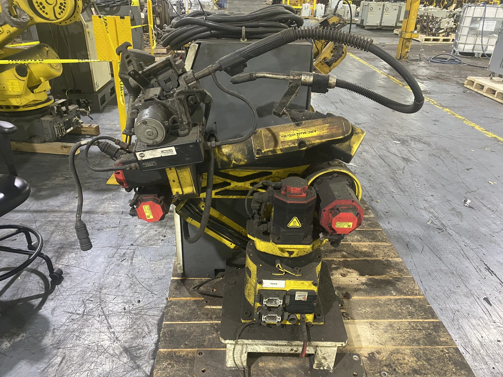 USED FANUC ArcMate 100iBe + R-J3iC